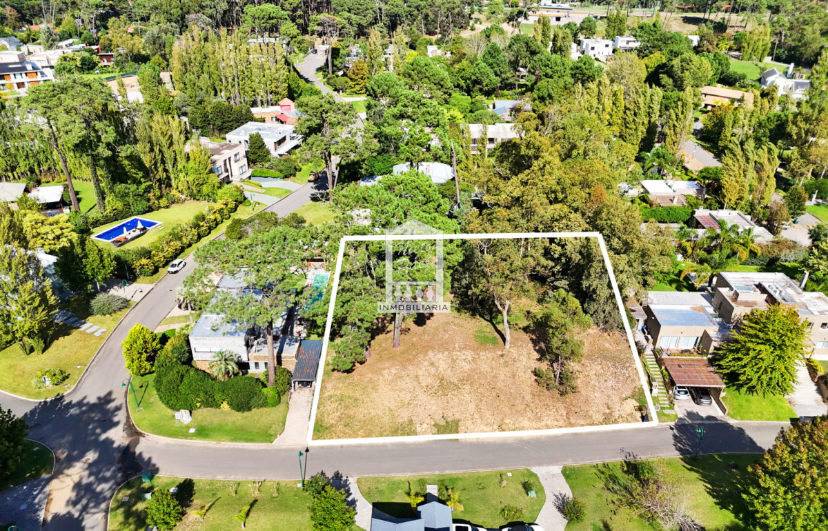 2.119 m2 en barrio privado La Arbolada