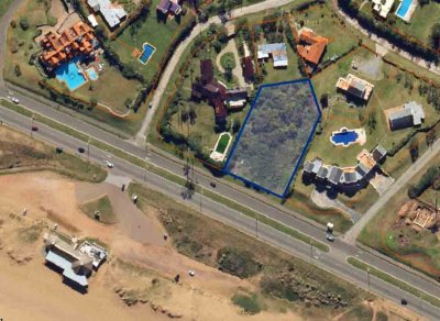 3.000 m2 en primera fila sobre rambla mansa