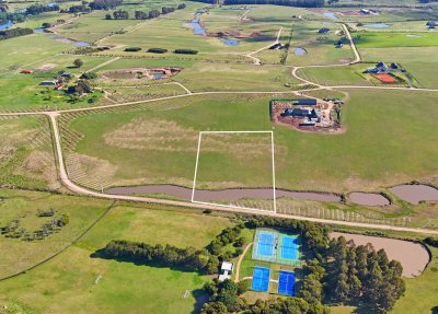 Lote de 10.000 m2 en Narbona La Plantación