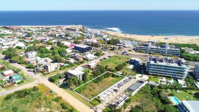 Manantiales. 1.021 m2 a metros de Bikini