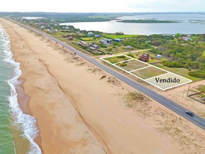 Sobre ruta 10 en primera fila, con vistas hermosas. 