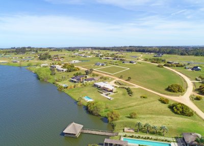Pueblo Mío, lote alto con vista a la laguna grande. 