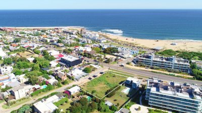 Manantiales, primera fila. 1.306 m2