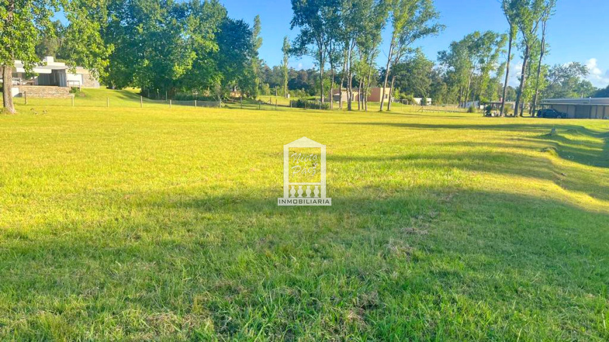 Barrio Verde Mora, lote central de 1.332 m2