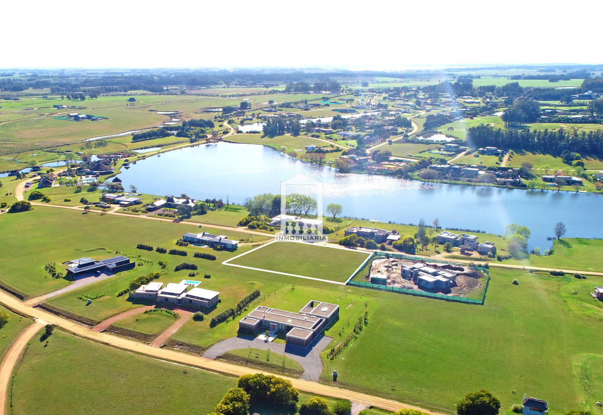 PUEBLO MIO, lote alto con excelente vista a lago grande
