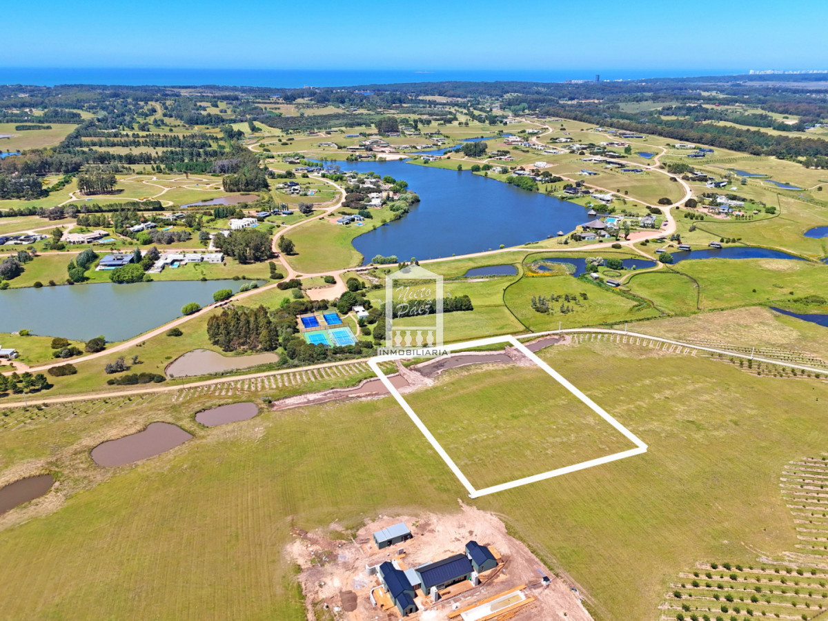 Lote de 10.000 m2 en Narbona La Plantación