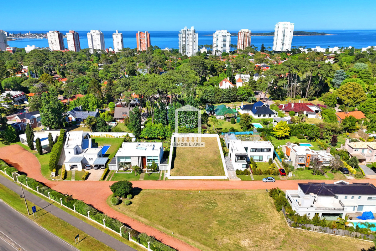 Barrio Privado en Playa Mansa. Lo más exclusivo. - NYP36204T