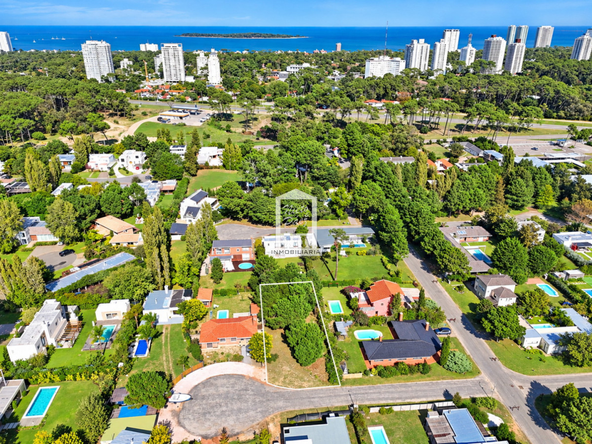 Terreno ID.40230 - Barrio Privado La Residence, lote 813 m2