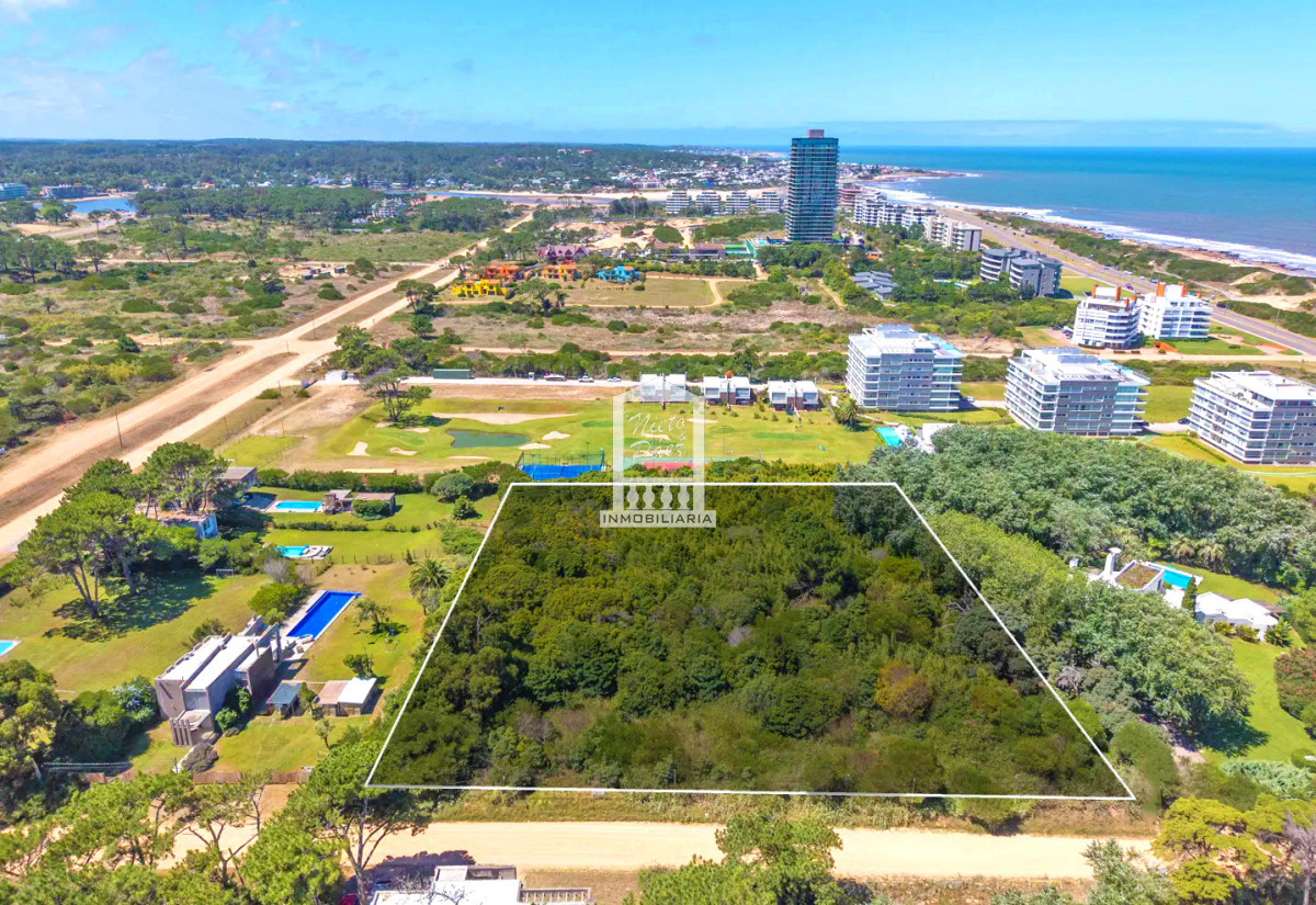 Terreno ID.35640 - 10.000 m2 en Rincón del Indio, apto para bloque