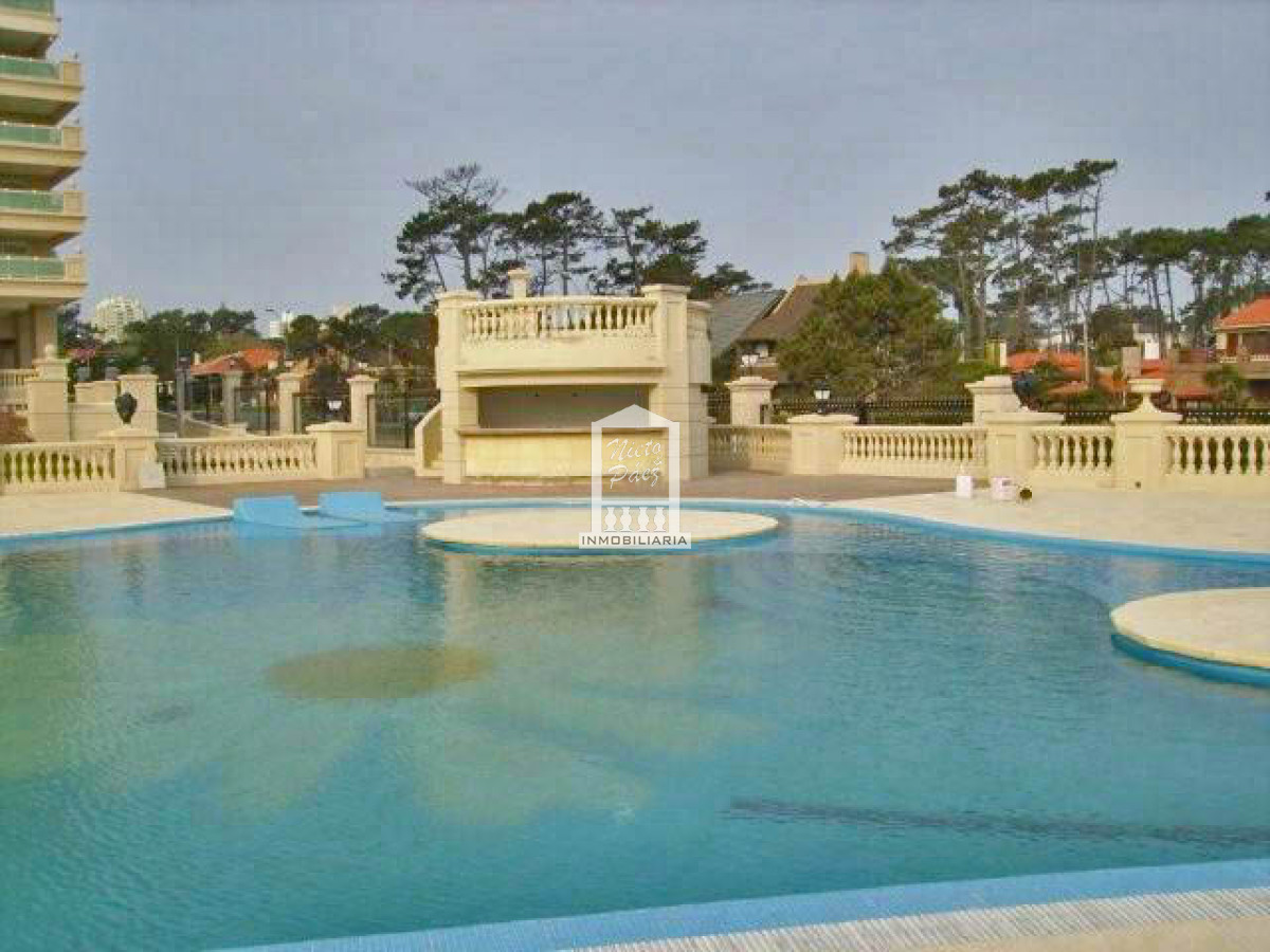 Apartamento ID.24316 - Le Jardin, esquinero piso alto, garaje doble.
