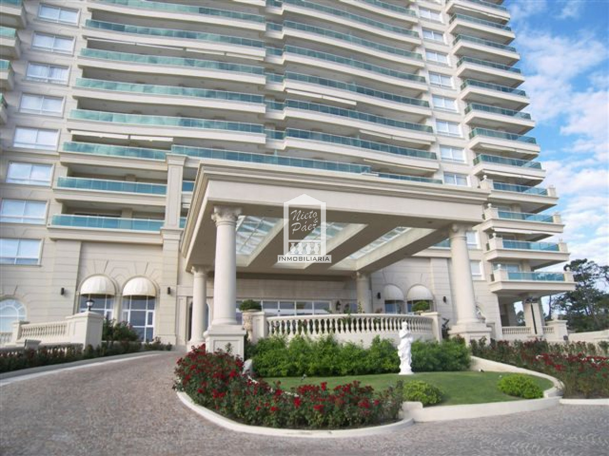 Apartamento ID.24316 - Le Jardin, esquinero piso alto, garaje doble.