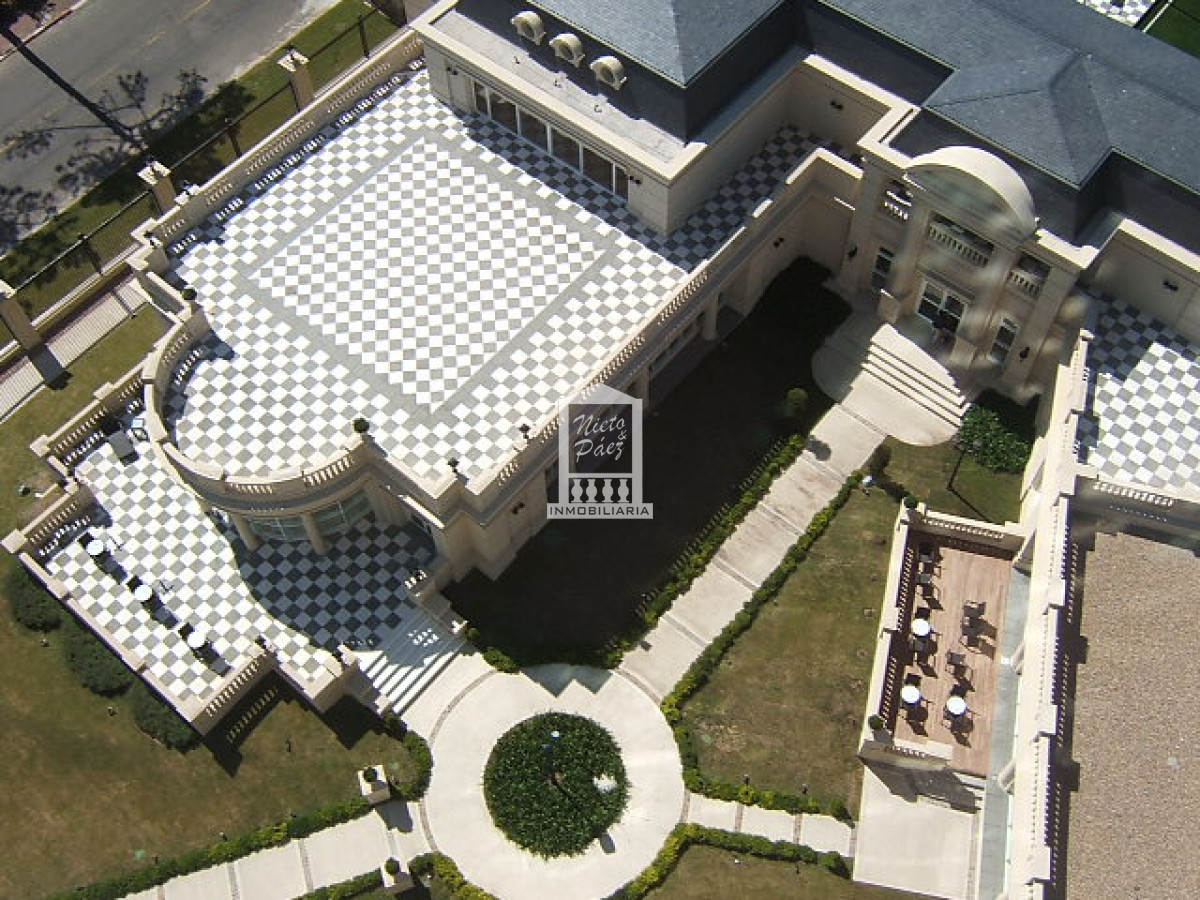 Apartamento ID.24316 - Le Jardin, esquinero piso alto, garaje doble.
