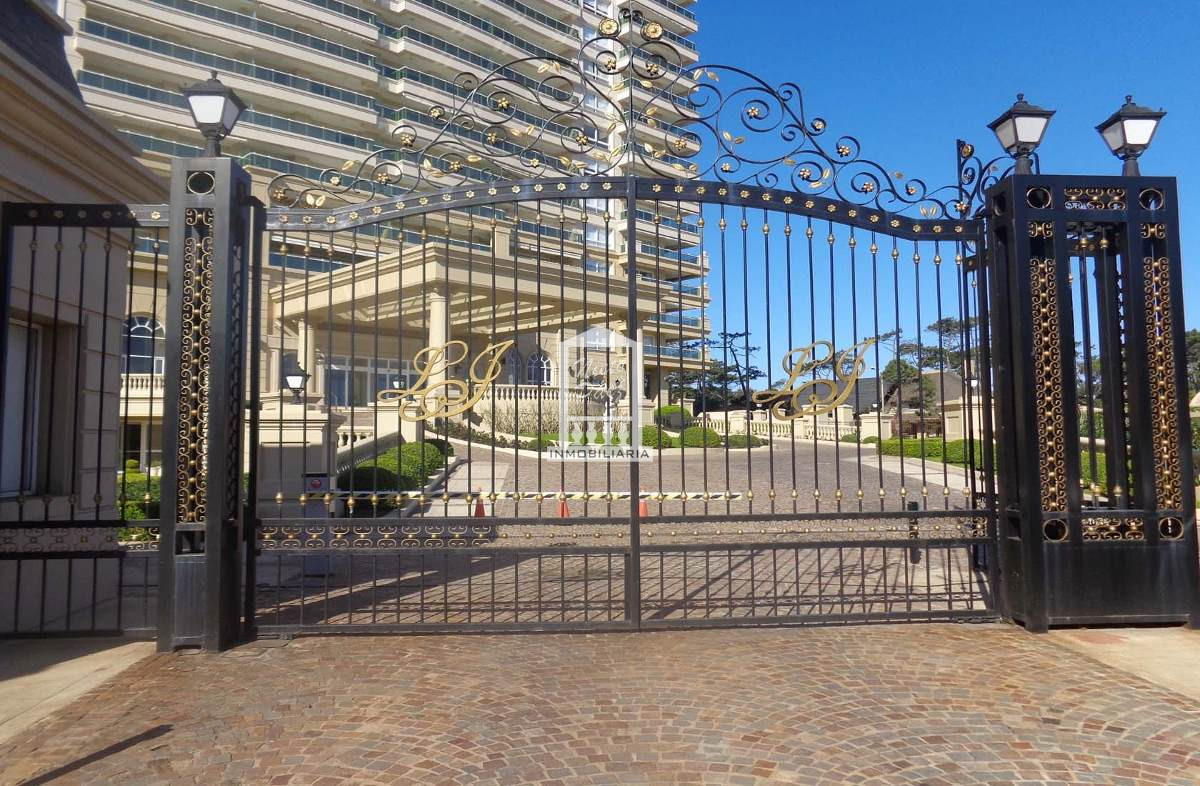 Apartamento ID.24316 - Le Jardin, esquinero piso alto, garaje doble.