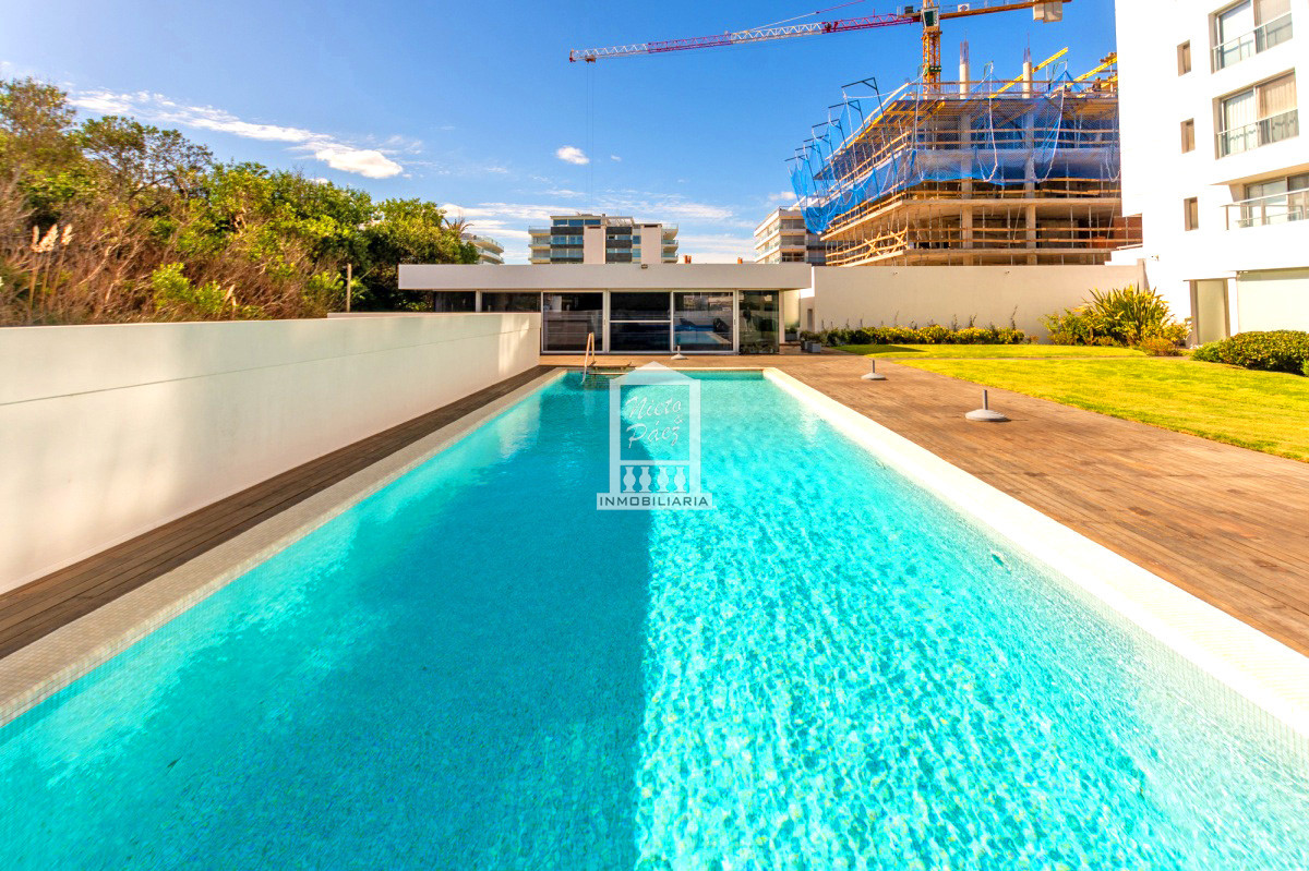Apartamento ID.27336 - Gigante penthouse con pileta. 2 pisos completos. 700 m2. Garaje para 6 autos