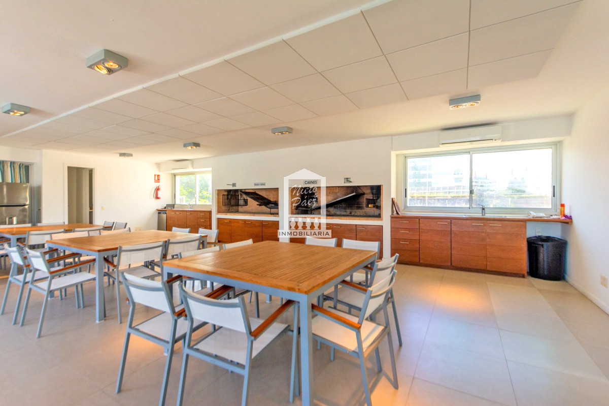 Apartamento ID.27336 - Gigante penthouse con pileta. 2 pisos completos. 700 m2. Garaje para 6 autos