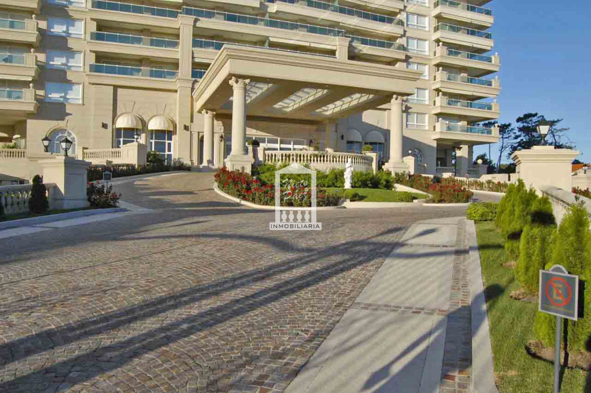Apartamento ID.24316 - Le Jardin, esquinero piso alto, garaje doble.
