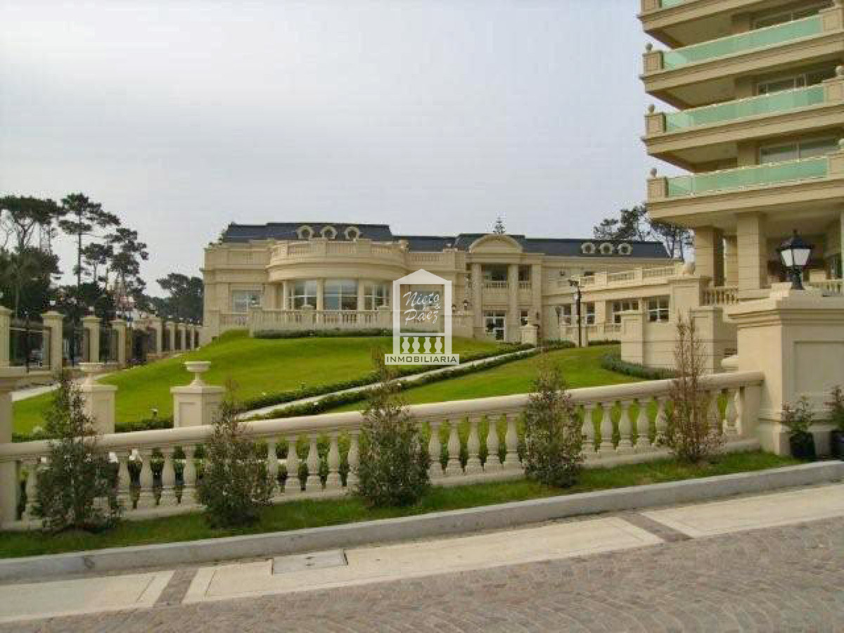 Apartamento ID.24316 - Le Jardin, esquinero piso alto, garaje doble.
