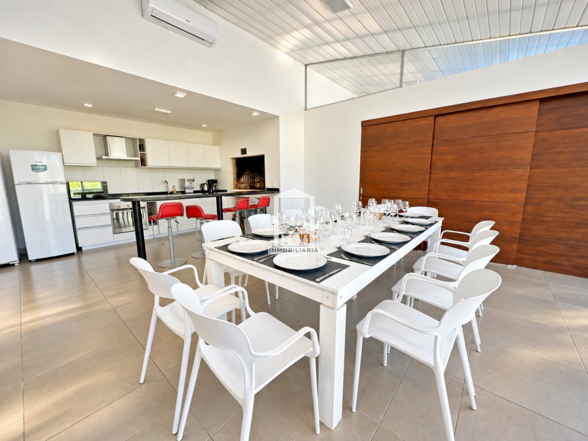 Apartamento ID.23671 - Icon Brava, 2 dorm, 2 baños, losa radiante, garaje, baulera.
