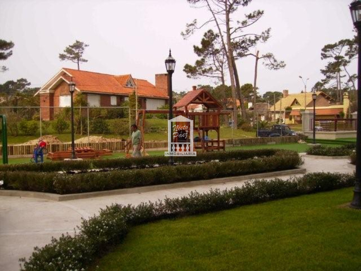 Apartamento ID.24316 - Le Jardin, esquinero piso alto, garaje doble.