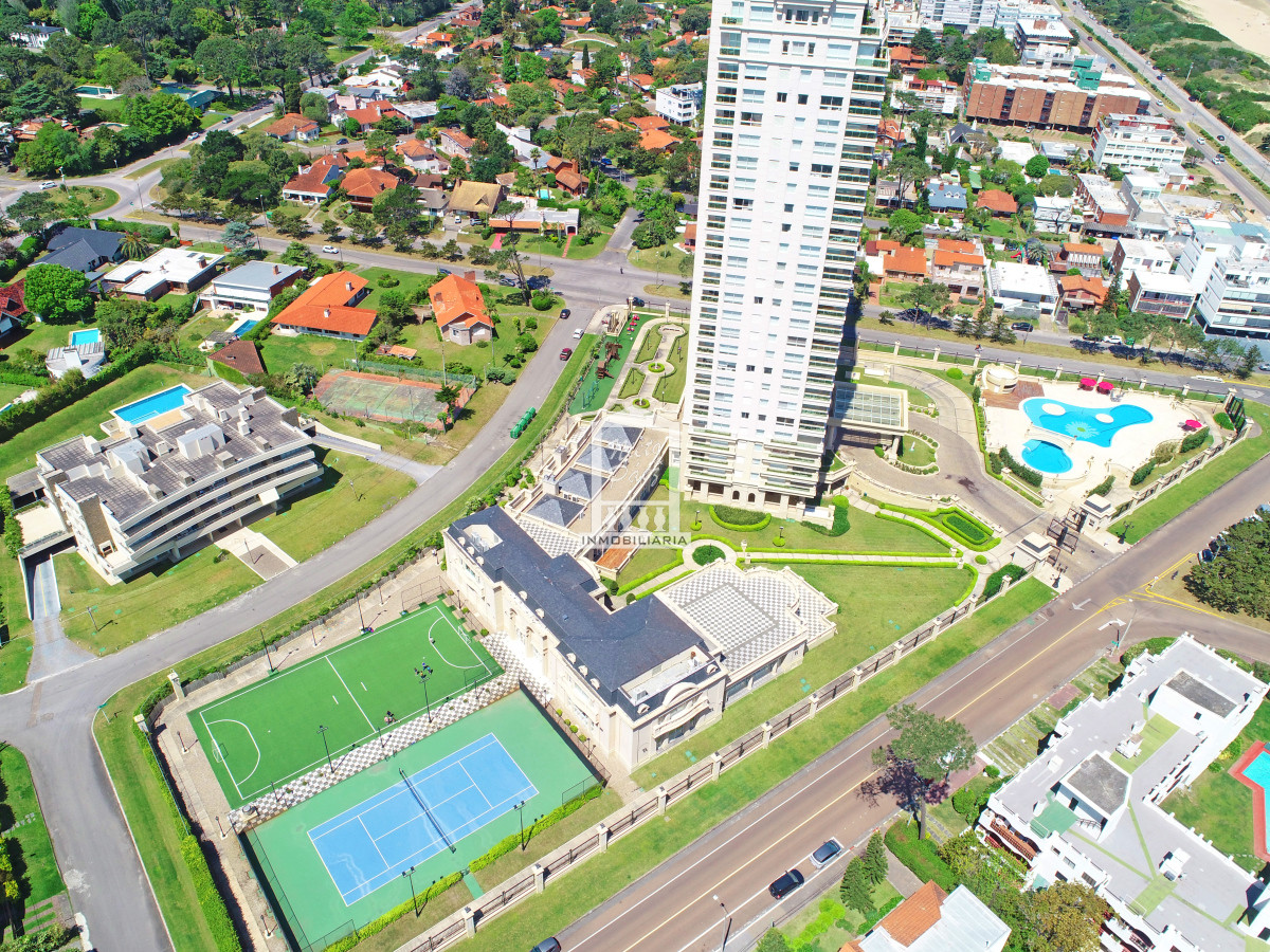 Apartamento ID.24316 - Le Jardin, esquinero piso alto, garaje doble.