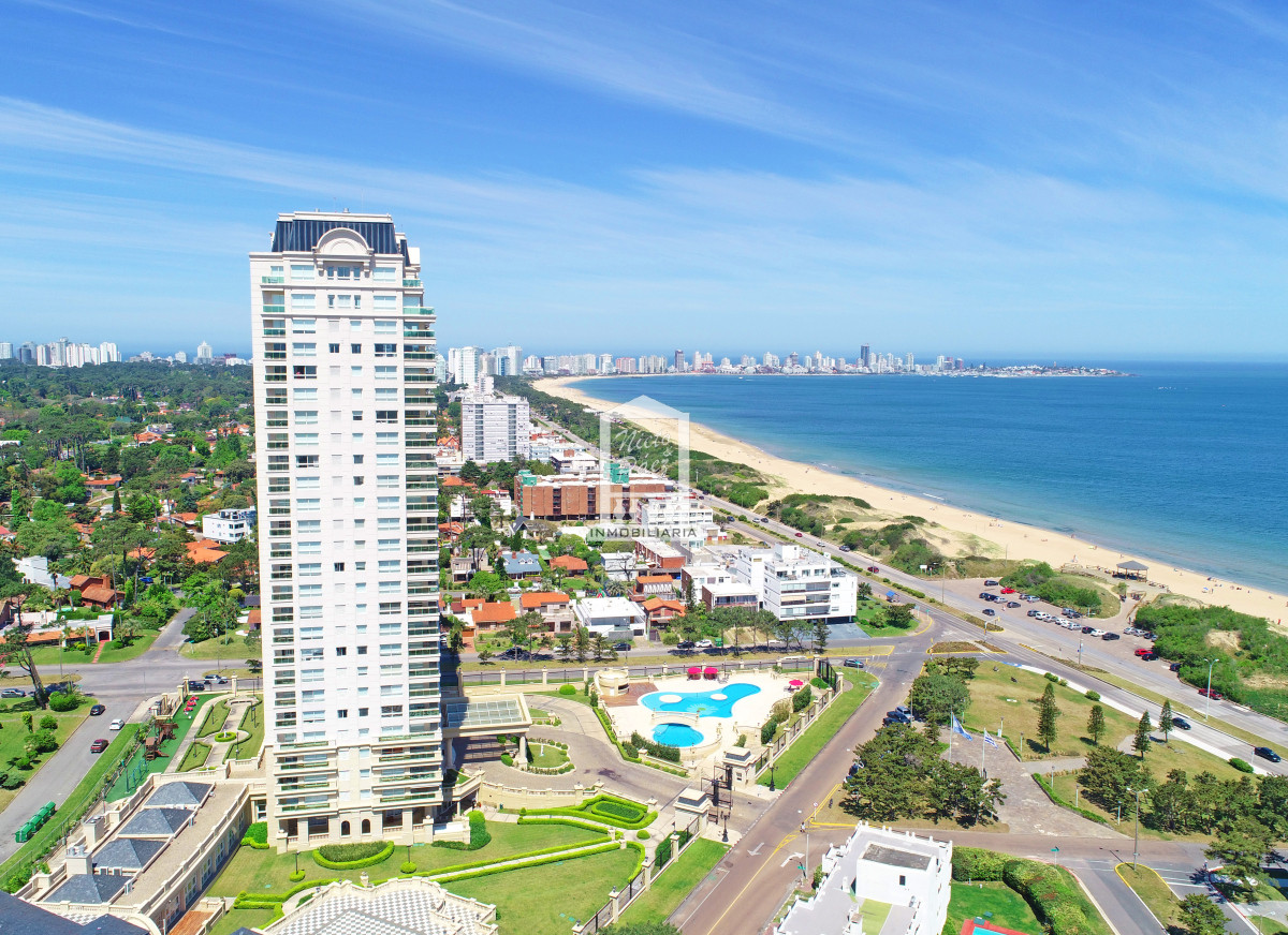 Apartamento ID.24316 - Le Jardin, esquinero piso alto, garaje doble.