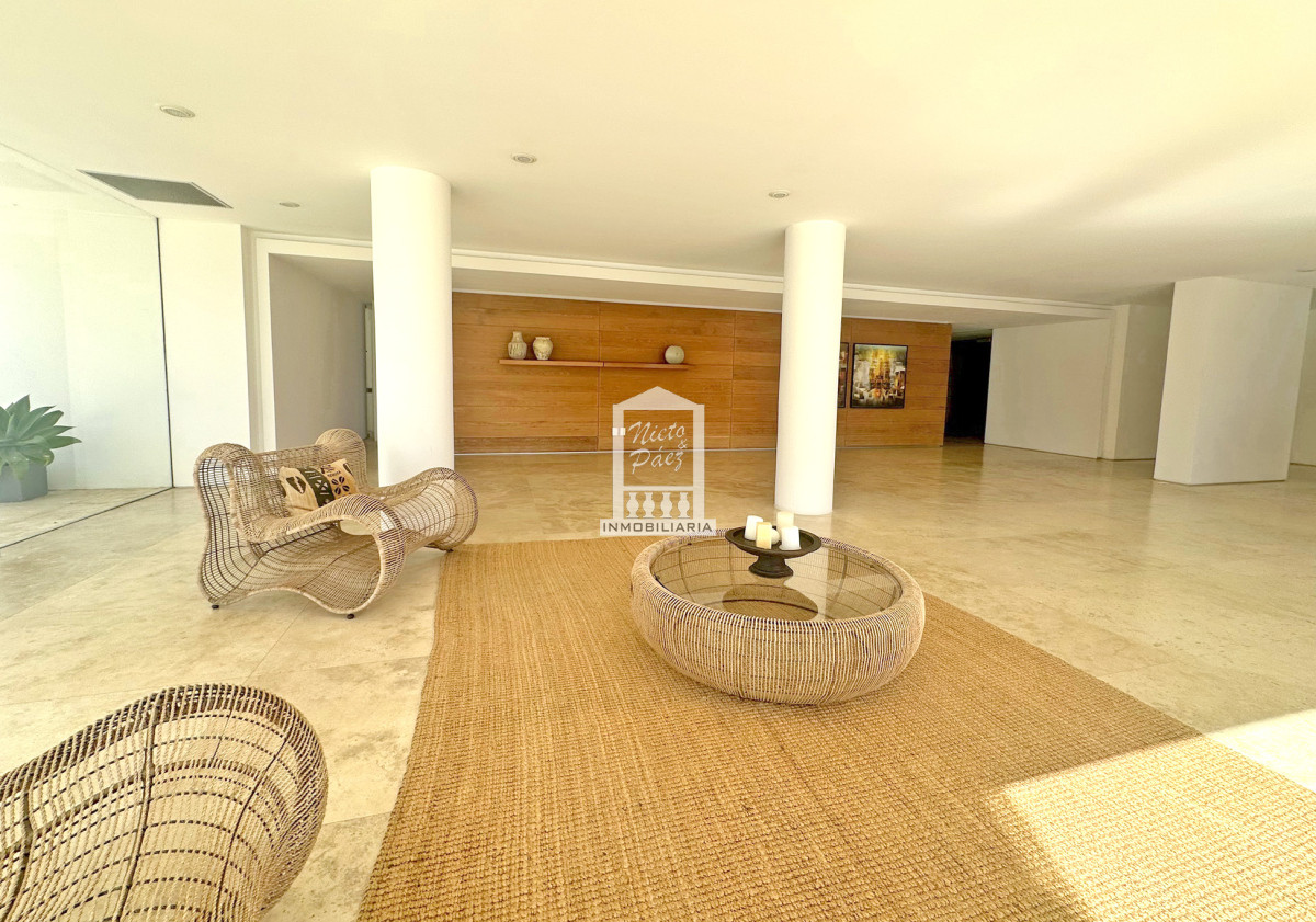 Apartamento ID.27336 - Gigante penthouse con pileta. 2 pisos completos. 700 m2. Garaje para 6 autos