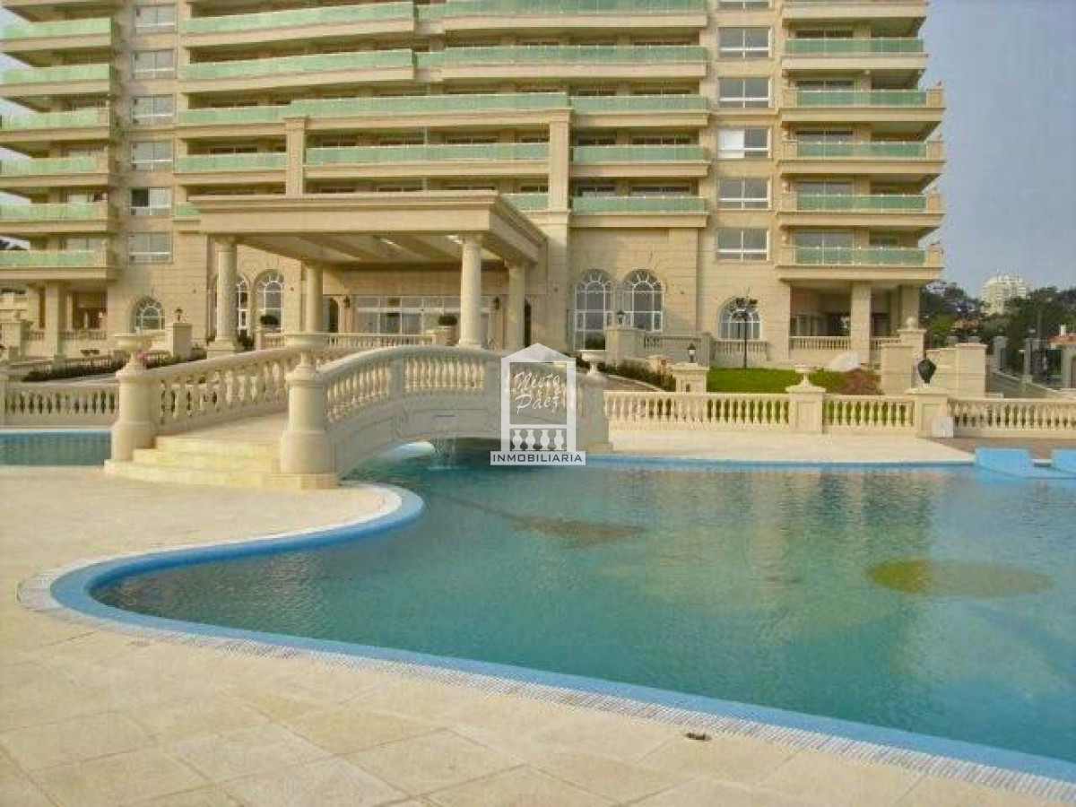 Apartamento ID.24316 - Le Jardin, esquinero piso alto, garaje doble.