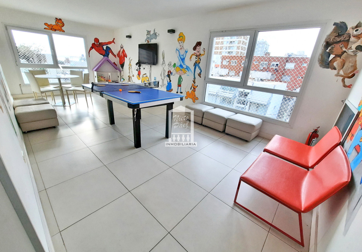 Apartamento ID.25539 - Lux Tower, piso alto, 2 dorm.