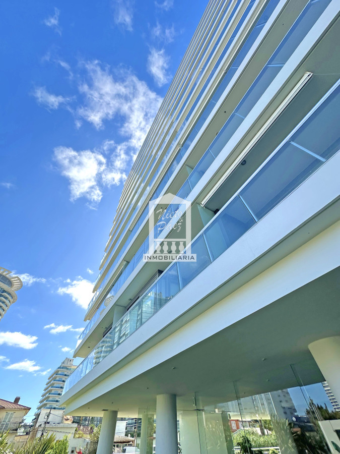 Apartamento ID.25184 - ONIX, equipado, 2 dorm. Piso intermedio con vista a la brava.