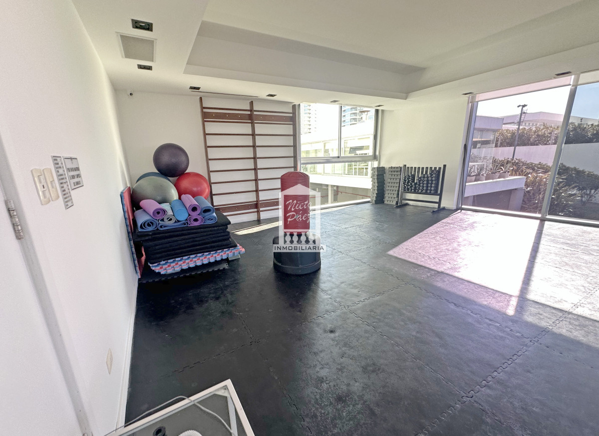 Apartamento ID.38081 - Primera fila en playa brava, 4 suites, esquinero, garaje doble