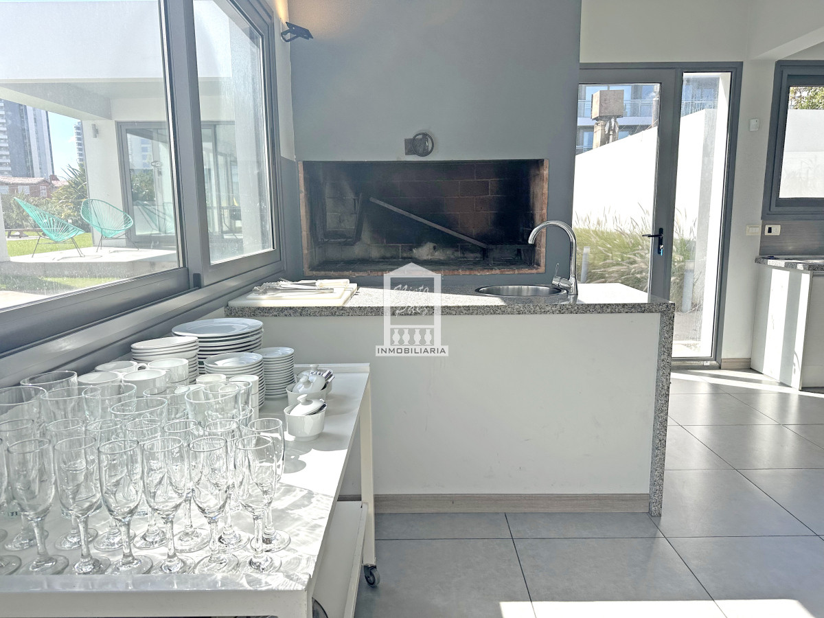 Apartamento ID.25184 - ONIX, equipado, 2 dorm. Piso intermedio con vista a la brava.