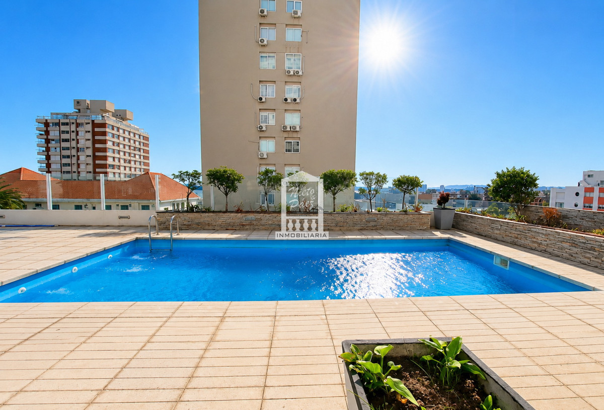 Apartamento ID.25539 - Lux Tower, piso alto, 2 dorm.
