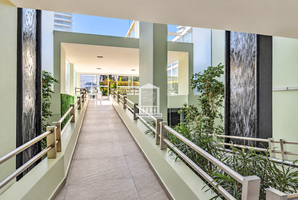 Apartamento ID.2095 - Playa Mansa, primera fila, la mejor planta, esquinero.