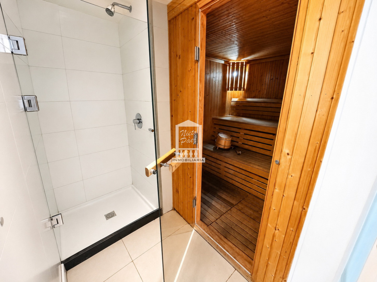 Apartamento ID.25539 - Lux Tower, piso alto, 2 dorm.