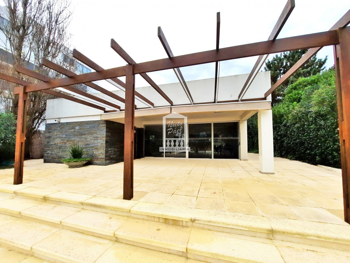 Apartamento ID.22564 - Penthouse dúplex en primera fila, 427 m2. Barbacoa propia. 2 garajes