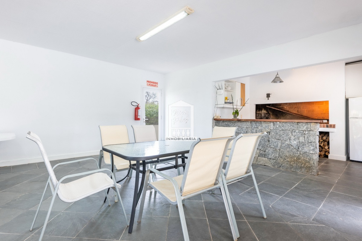 Apartamento ID.27627 - Mansa, 4 dorm, parrillero, losa radiante, 2 garajes.