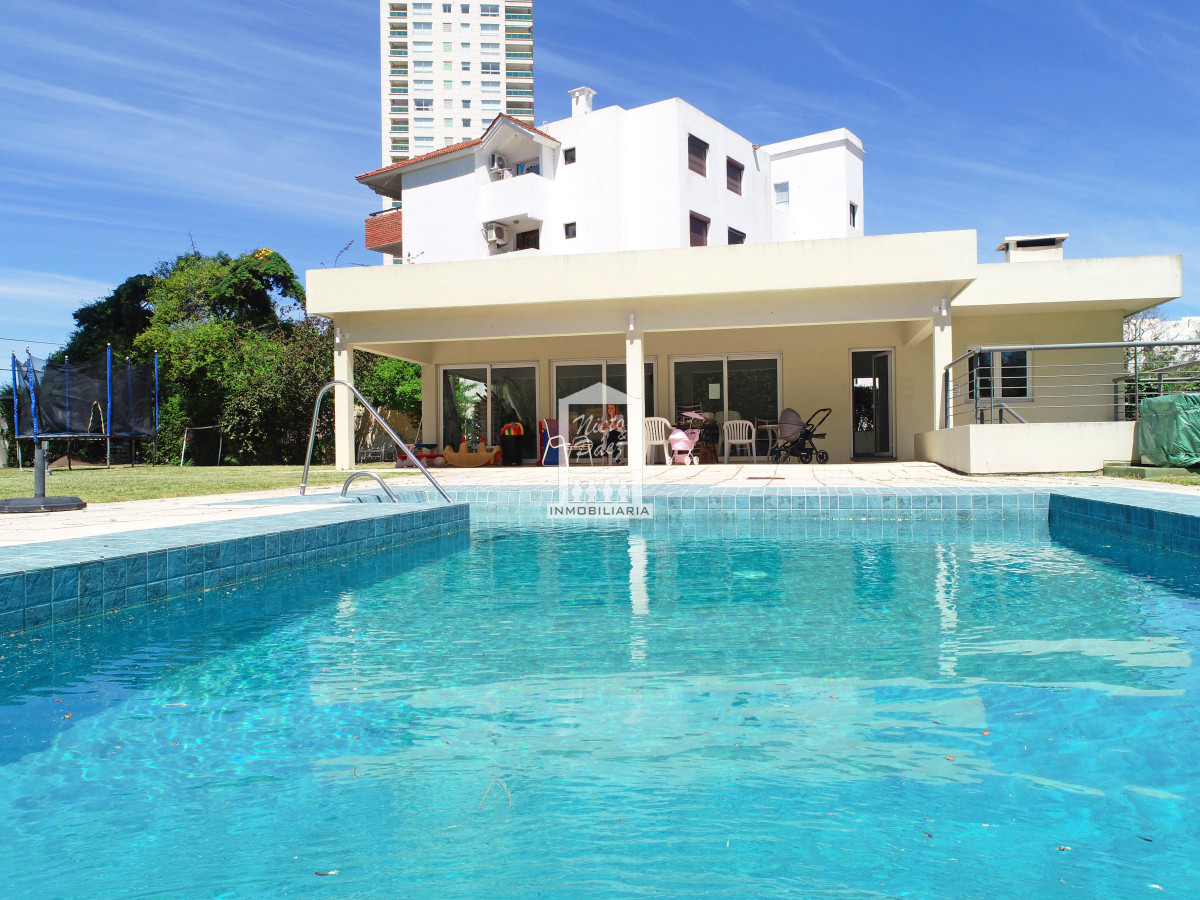 Apartamento ID.27627 - Mansa, 4 dorm, parrillero, losa radiante, 2 garajes.