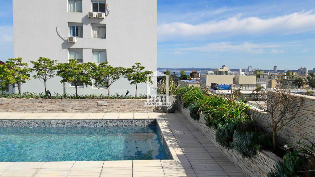 Lux Tower, piso alto, 2 dorm.