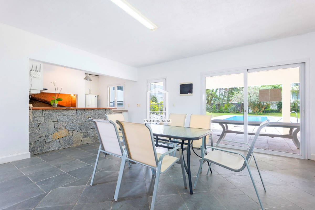 Apartamento ID.27627 - Mansa, 4 dorm, parrillero, losa radiante, 2 garajes.