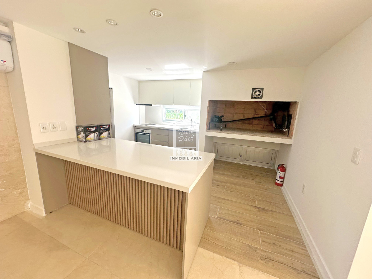 Apartamento ID.204 - Esquinero, piso alto. 3 dorm y servicio. Frente al Parador Imarangatu