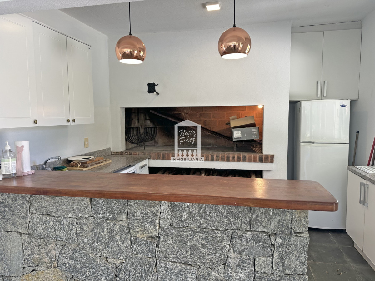 Apartamento ID.27627 - Mansa, 4 dorm, parrillero, losa radiante, 2 garajes.