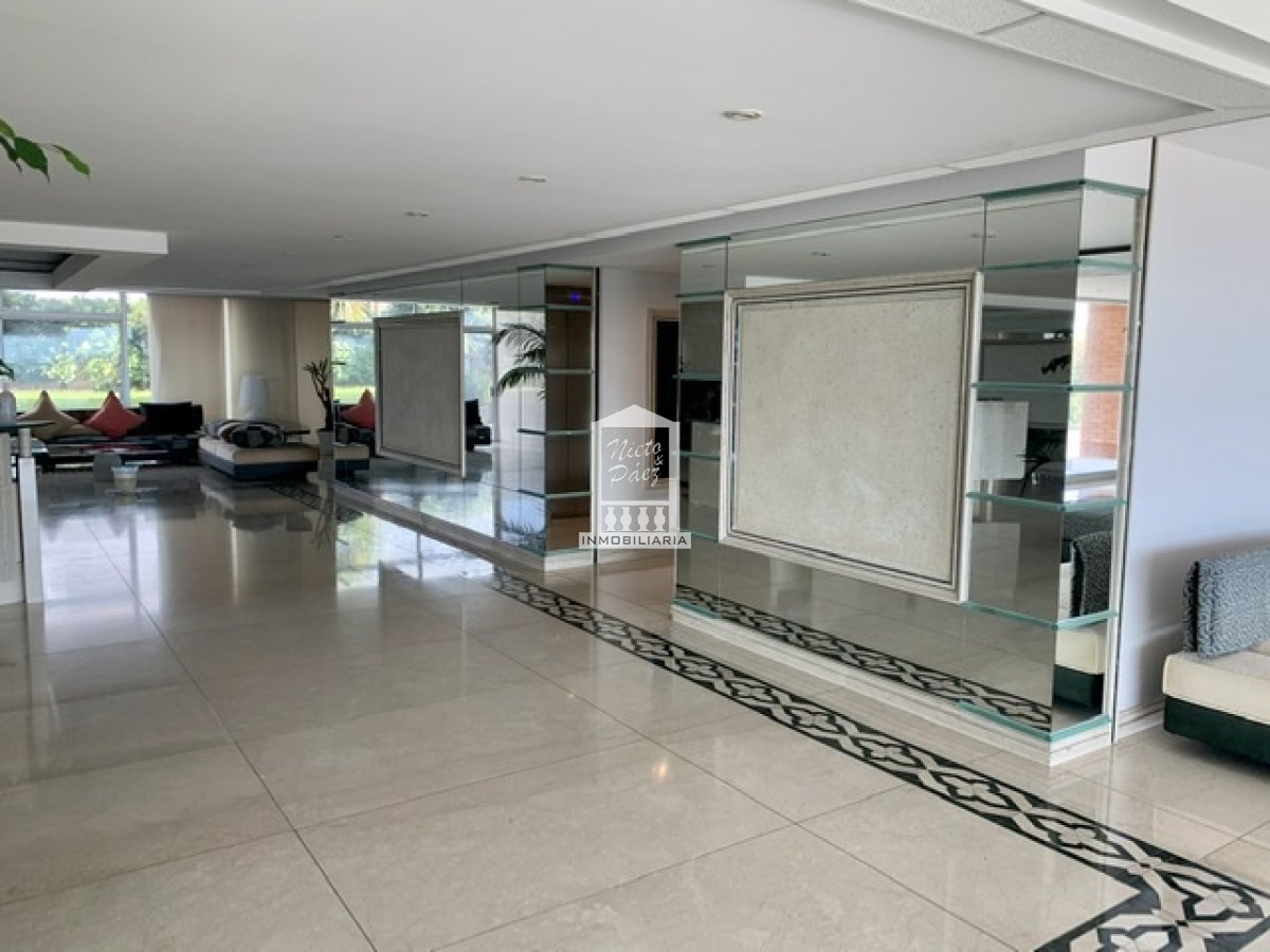 Apartamento ID.204 - Esquinero, piso alto. 3 dorm y servicio. Frente al Parador Imarangatu