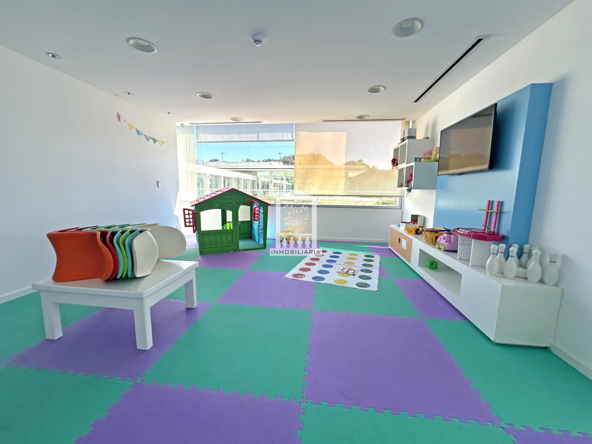 Apartamento ID.38081 - Primera fila en playa brava, 4 suites, esquinero, garaje doble
