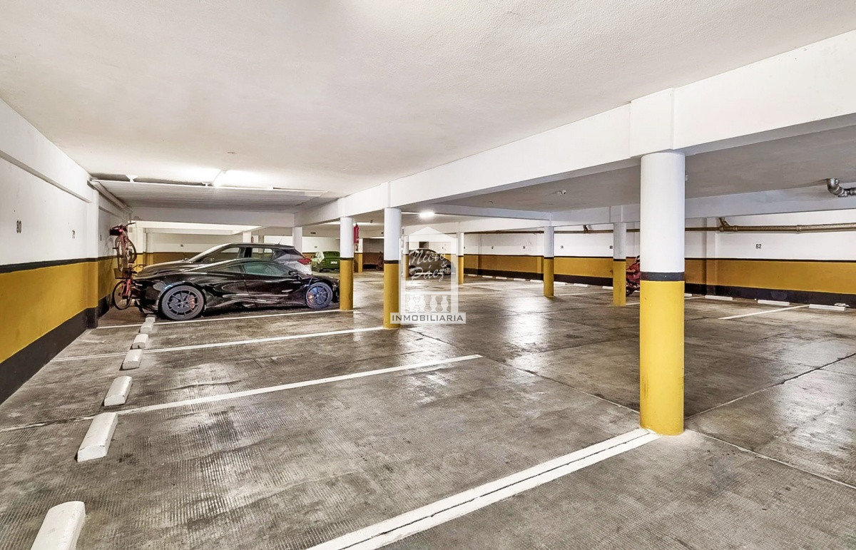 Apartamento ID.4015 - SEMIPISO enorme, 4 dorm y servicio. 2 garajes. 