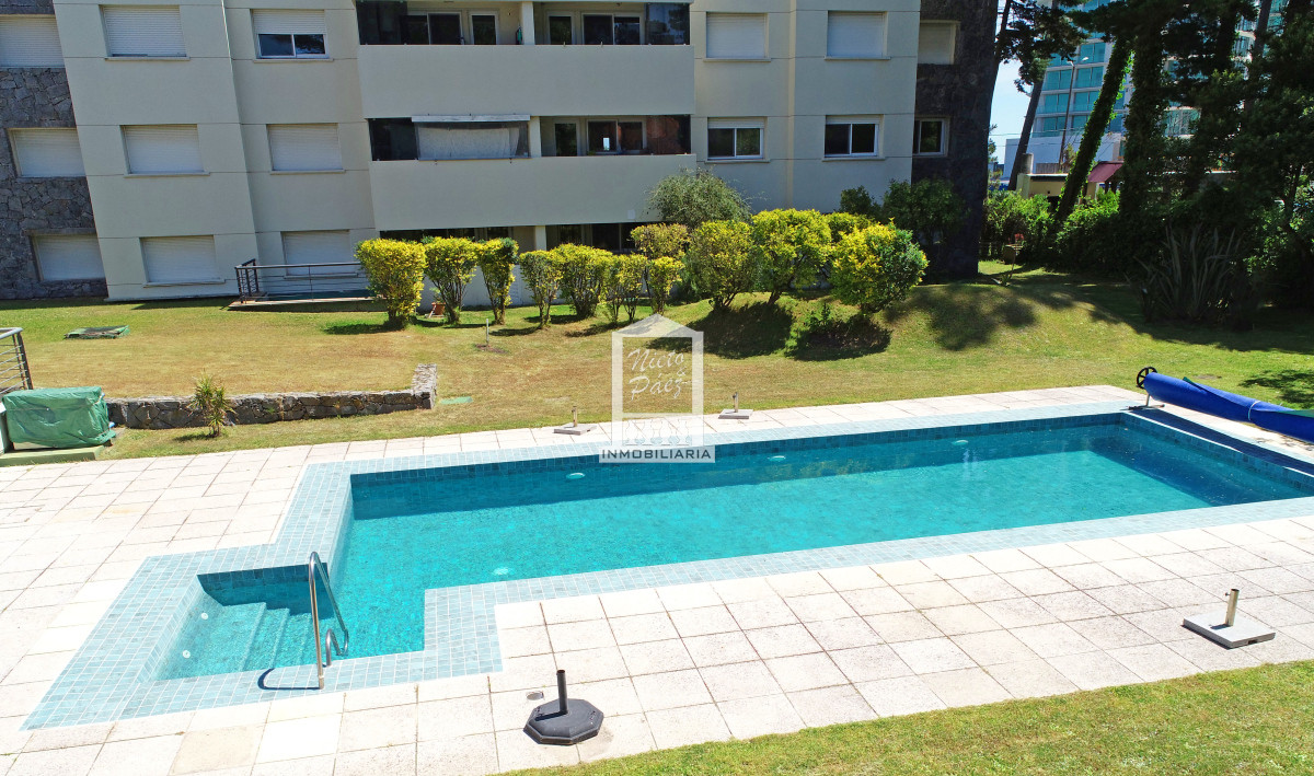 Apartamento ID.27627 - Mansa, 4 dorm, parrillero, losa radiante, 2 garajes.