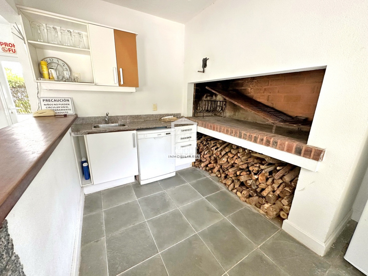 Apartamento ID.27627 - Mansa, 4 dorm, parrillero, losa radiante, 2 garajes.