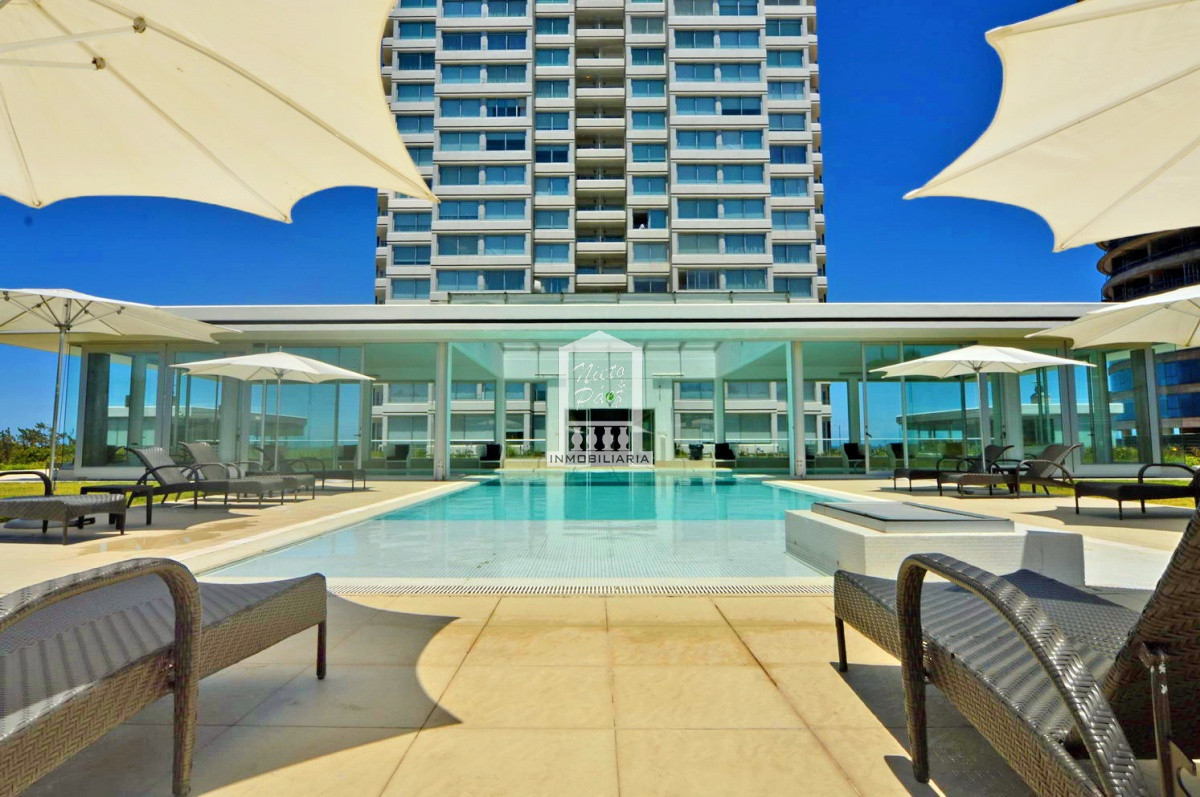Apartamento ID.38081 - Primera fila en playa brava, 4 suites, esquinero, garaje doble