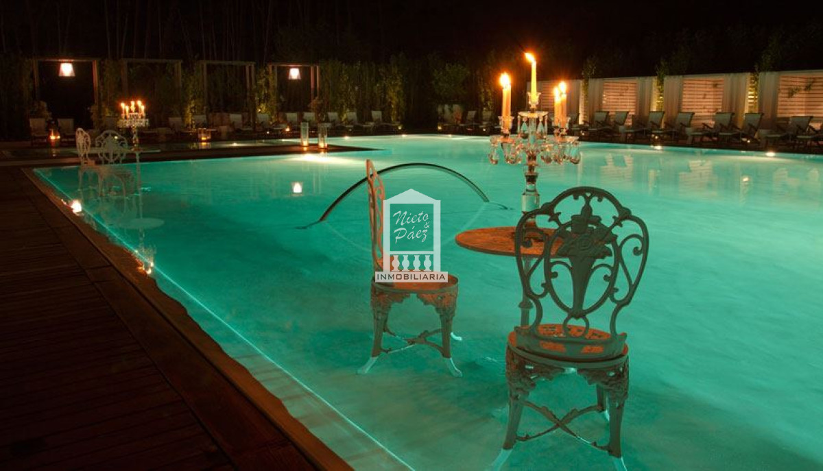Apartamento ID.8422 - Esquinero, 2 dorm, con servicios de hotel. 