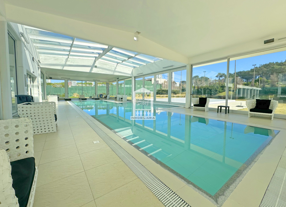 Apartamento ID.38081 - Primera fila en playa brava, 4 suites, esquinero, garaje doble