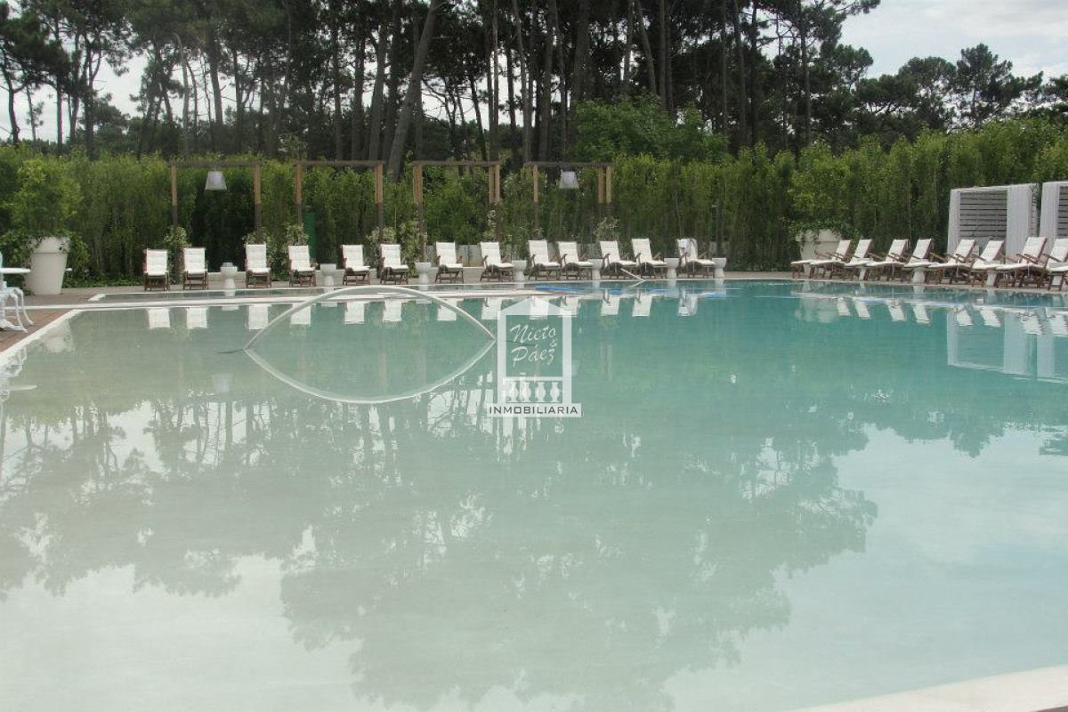 Apartamento ID.8422 - Esquinero, 2 dorm, con servicios de hotel. 